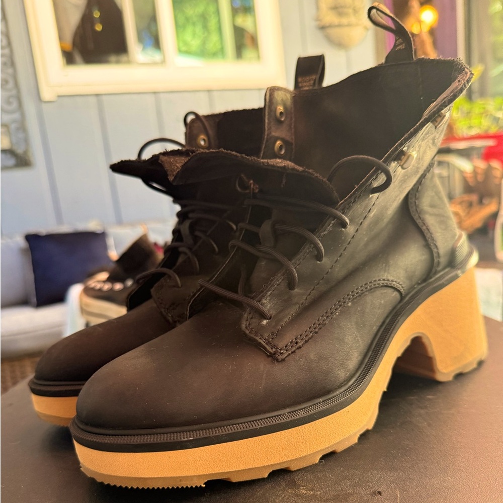 SOREL Women's Hi-Line Heel Lace Boots Black Size 7.5 - Picture 1 of 6